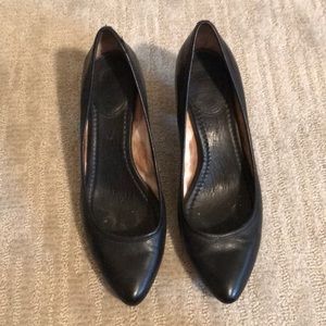 Frye black leather pumps